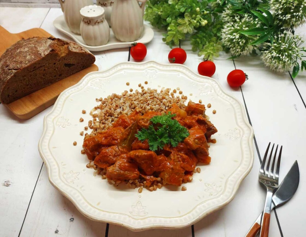 Куриные рулетики в беконе