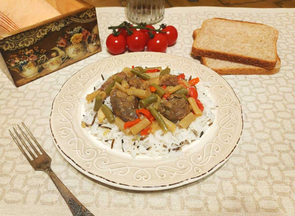 Салат «Оливье» классический с колбасой