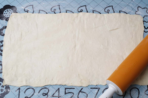 Сосиски в тесте «Мумии» на Хэллоуин Сосиски в тесте «Мумии» на Хэллоуин