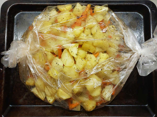 Картошка с морковью в духовке
