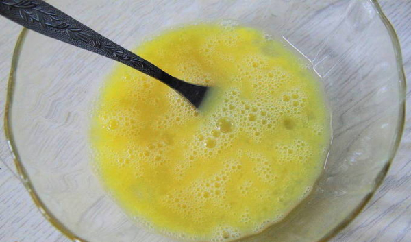 Гренки с яйцом и молоком на сковороде Гренки с яйцом и молоком на сковороде