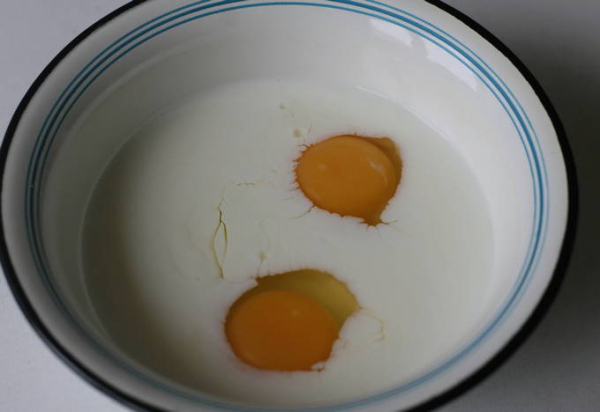 Гренки с яйцом и молоком на сковороде Гренки с яйцом и молоком на сковороде