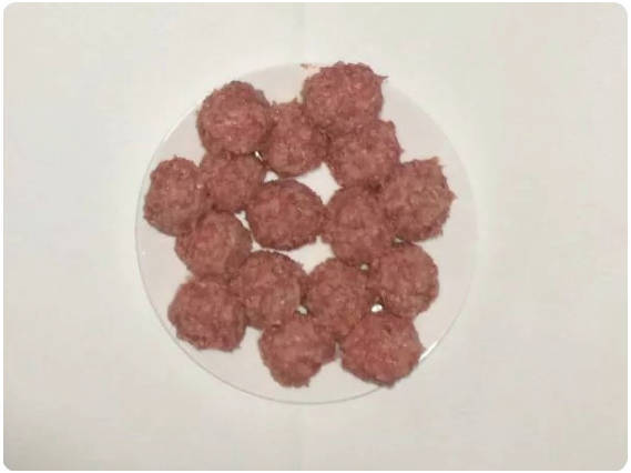 Ежики из фарша с рисом на сковороде с подливкой