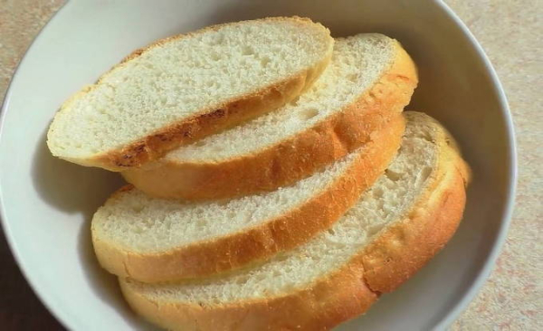 Гренки с яйцом и молоком на сковороде Гренки с яйцом и молоком на сковороде