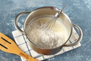 Пышные бездрожжевые оладьи на кефире Пышные бездрожжевые оладьи на кефире