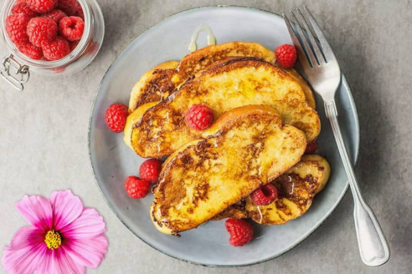 Гренки с яйцом и молоком на сковороде Гренки с яйцом и молоком на сковороде