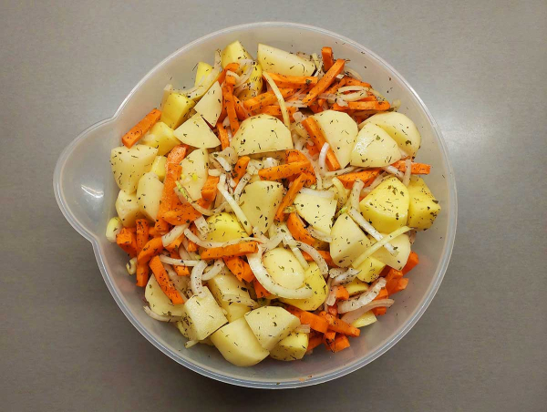 Картошка с морковью в духовке