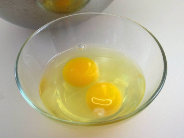 Гренки с яйцом и молоком на сковороде Гренки с яйцом и молоком на сковороде