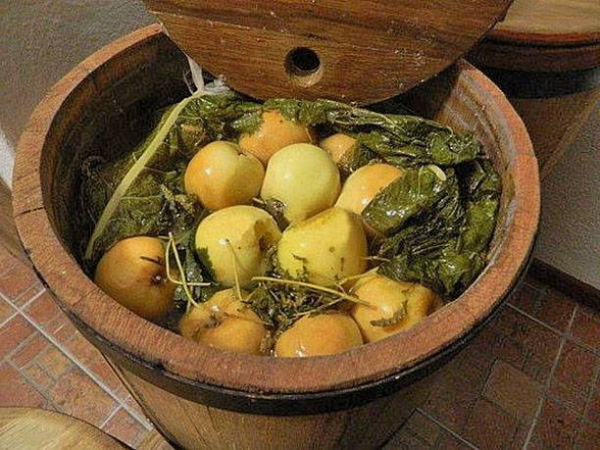 Моченые яблоки в домашних условиях Моченые яблоки в домашних условиях