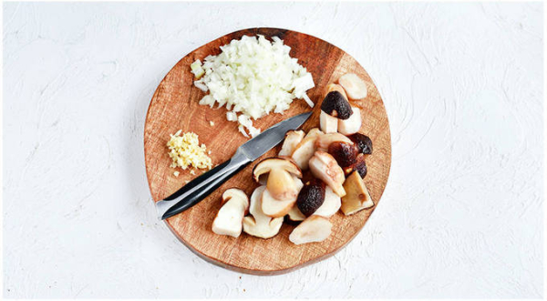 Жареная свинина с луком на сковороде Жареная свинина с луком на сковороде