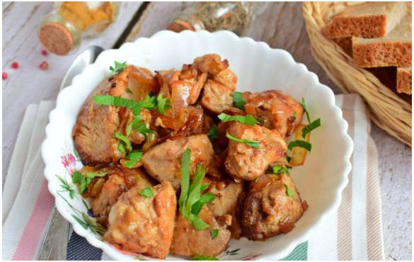 Жареная свинина с луком на сковороде Жареная свинина с луком на сковороде