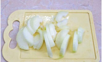 Жареная свинина с луком на сковороде Жареная свинина с луком на сковороде