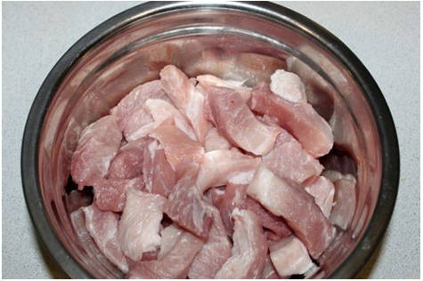 Жареная свинина с луком на сковороде Жареная свинина с луком на сковороде