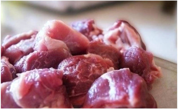 Жареная свинина с луком на сковороде Жареная свинина с луком на сковороде