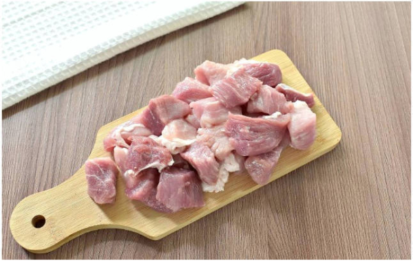 Жареная свинина с луком на сковороде Жареная свинина с луком на сковороде