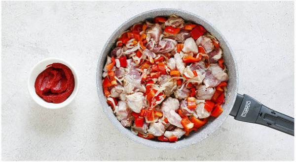 Жареная свинина с луком на сковороде Жареная свинина с луком на сковороде