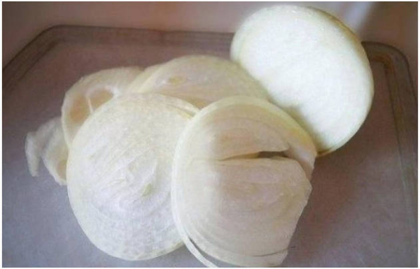 Жареная свинина с луком на сковороде Жареная свинина с луком на сковороде