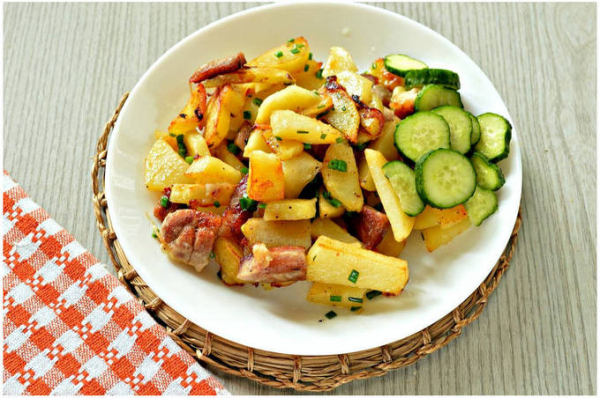 Жареная свинина с луком на сковороде Жареная свинина с луком на сковороде