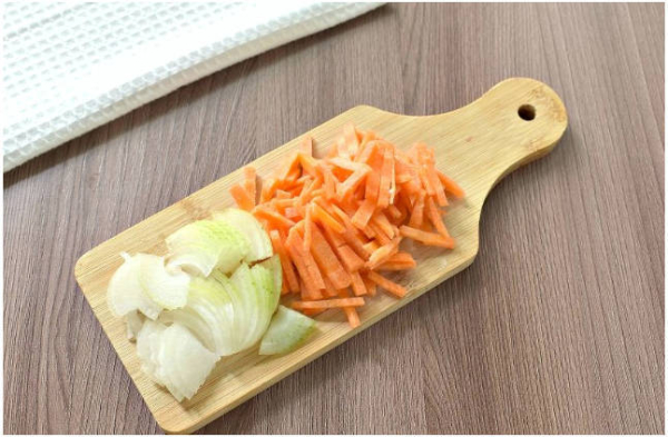 Жареная свинина с луком на сковороде Жареная свинина с луком на сковороде