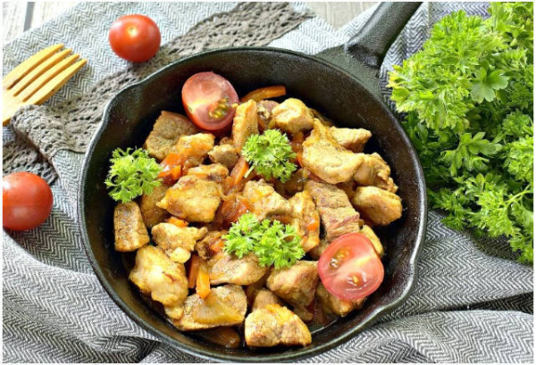 Жареная свинина с луком на сковороде Жареная свинина с луком на сковороде