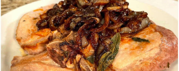 Жареная свинина с луком на сковороде Жареная свинина с луком на сковороде